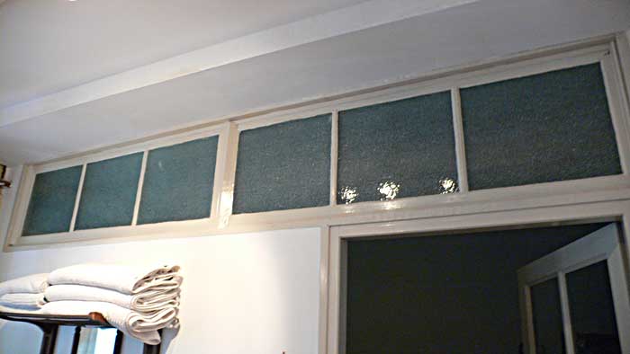 20080218-toiletwindows.jpg